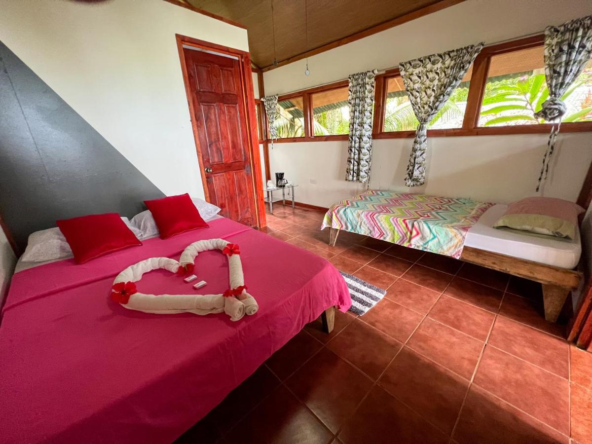 Corcovado Adventures Hostel Drakes Bay Екстериор снимка