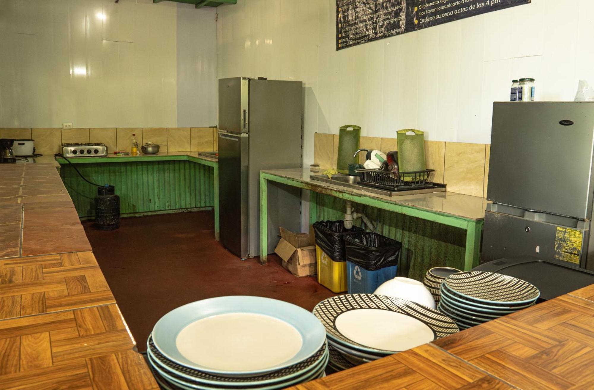 Corcovado Adventures Hostel Drakes Bay Екстериор снимка