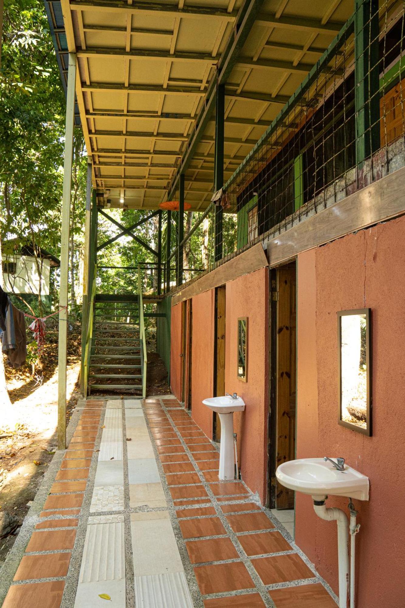 Corcovado Adventures Hostel Drakes Bay Екстериор снимка