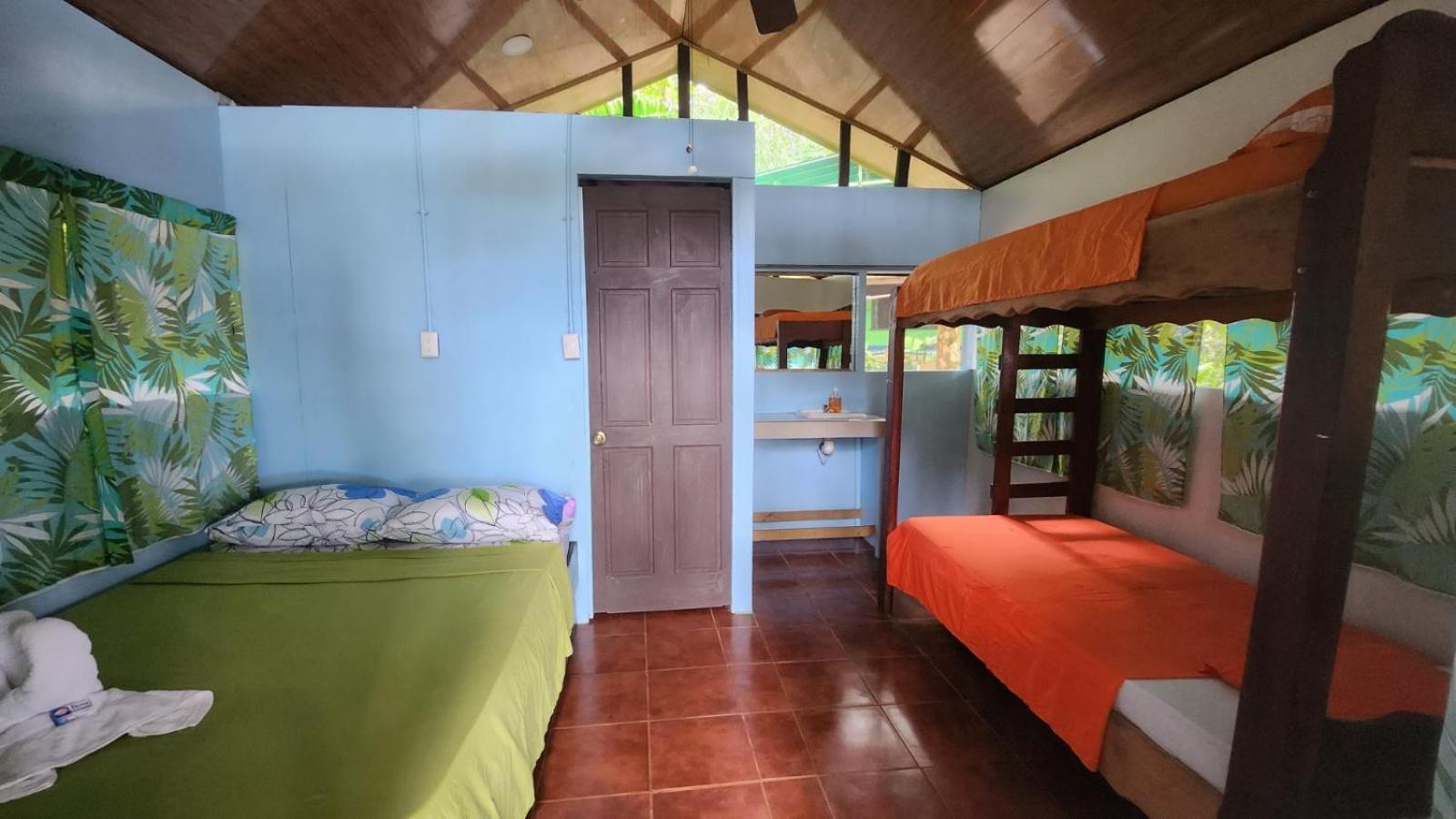 Corcovado Adventures Hostel Drakes Bay Екстериор снимка