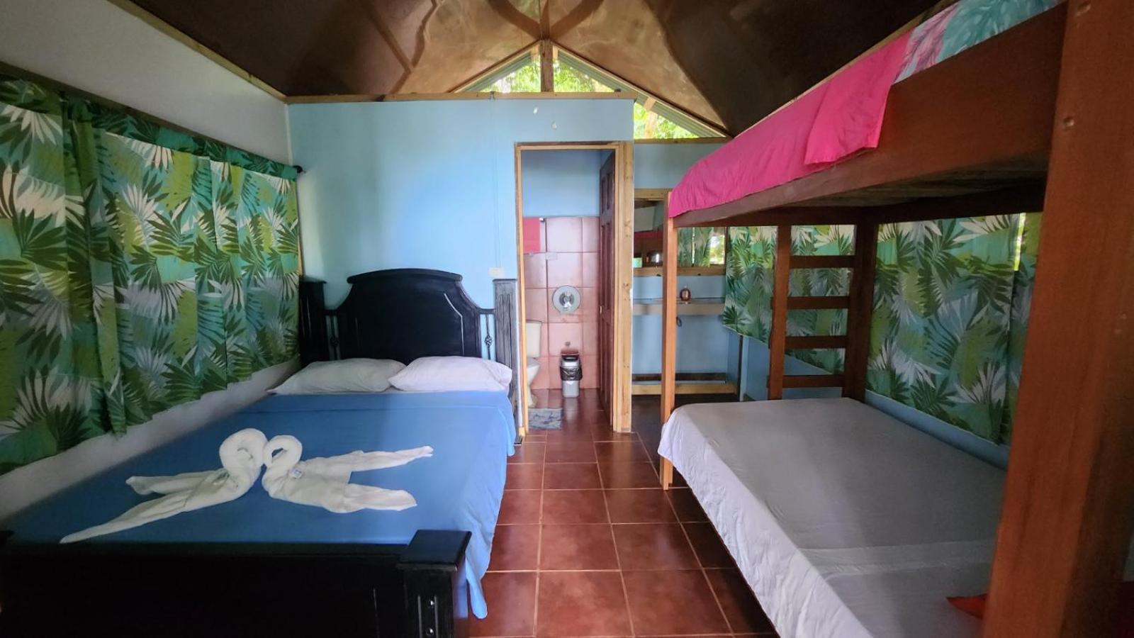 Corcovado Adventures Hostel Drakes Bay Екстериор снимка